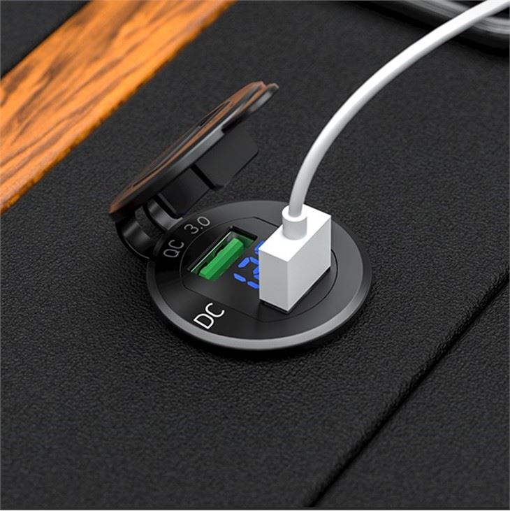 USB ในรถยนต์แบบพกพาสำหรับการเดินทาง