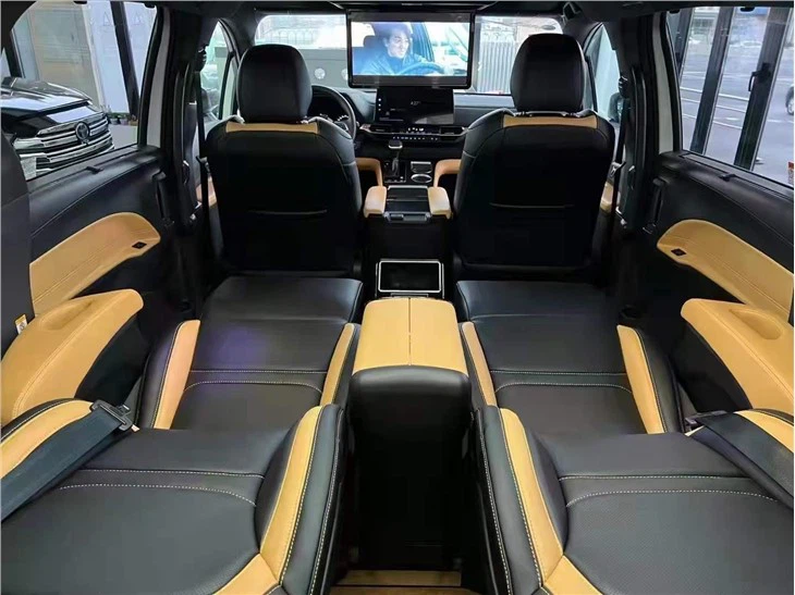 Sienna luxury seat that can lie flat