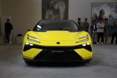ประสบการณ์แบบคงที่ของซูเปอร์คาร์ไฟฟ้าบริสุทธิ์หลายล้านคัน Lotus Emeya