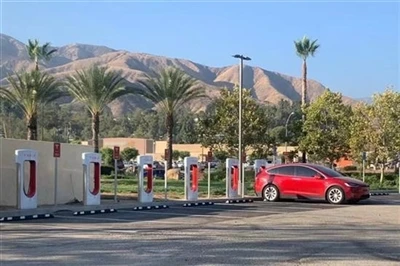 Tesla ได้คิดค้นเคล็ดลับใหม่ในการเรียกเก็บเงินเพิ่มในช่วงเวลาที่วุ่นวาย